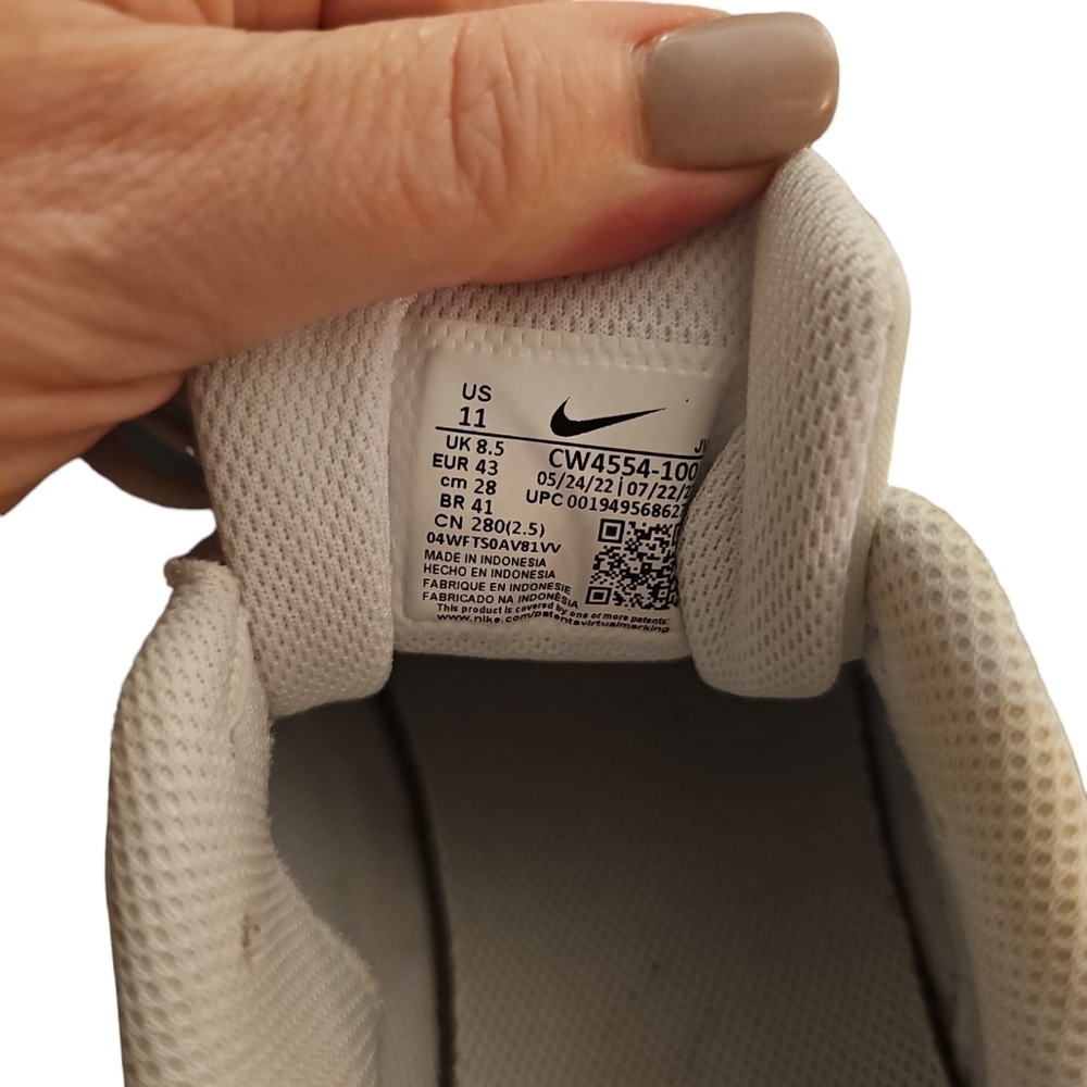 Nike Air Max sz 11 white sneakers athletic shoes SH237 - Picture 2 of 7